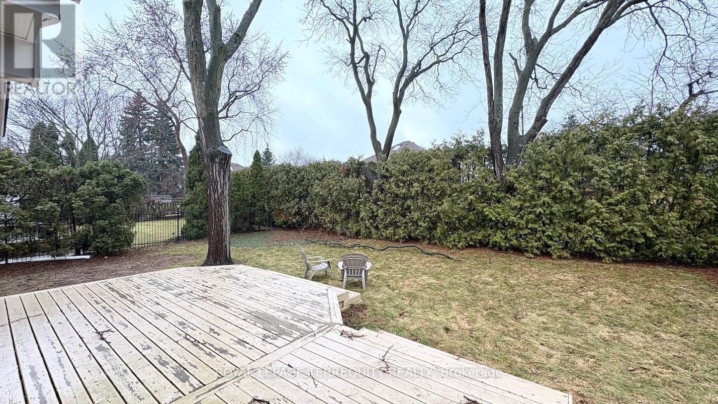 1841 Sherwood Forrest Circle, Mississauga, Ontario  L5K 2G6 - Photo 43 - W12951510