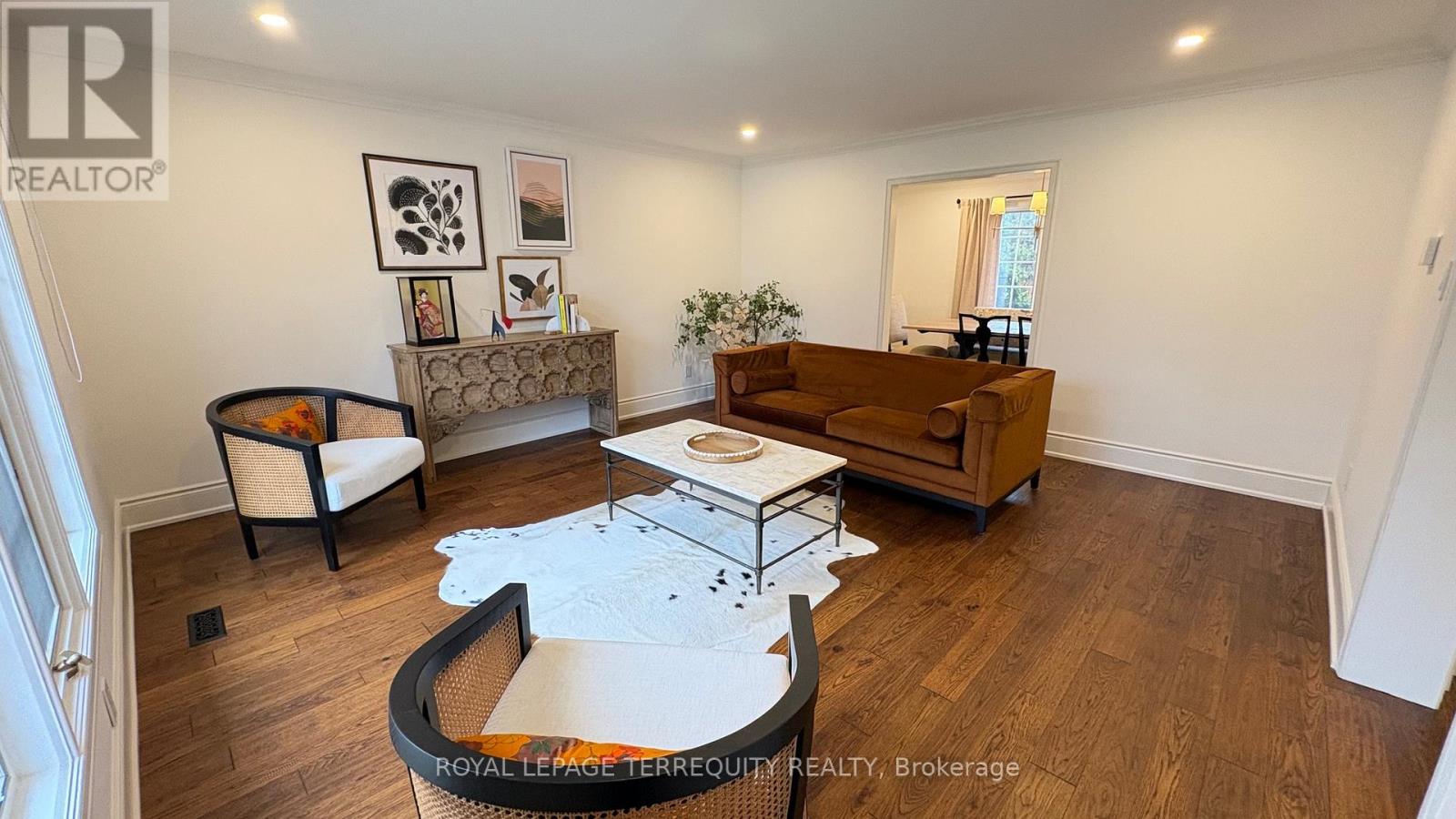 1841 Sherwood Forrest Circle, Mississauga, Ontario  L5K 2G6 - Photo 7 - W12951510