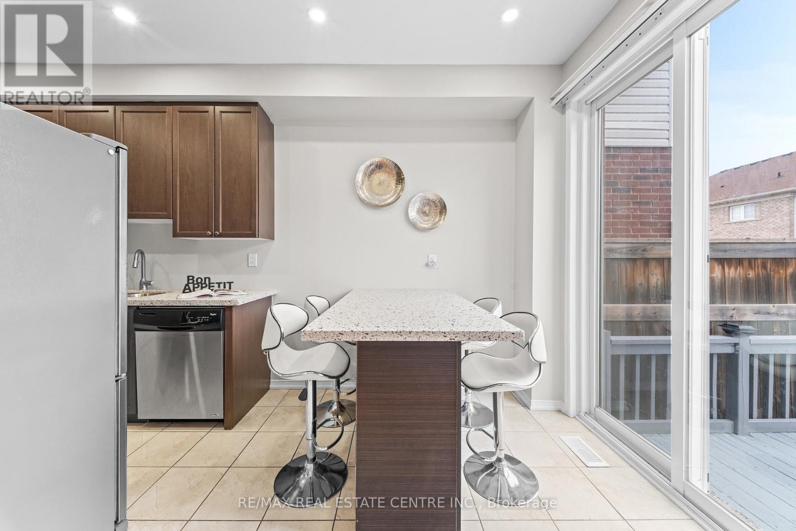 62 Sussexvale Drive, Brampton, Ontario  L6R 0W2 - Photo 18 - W12951536