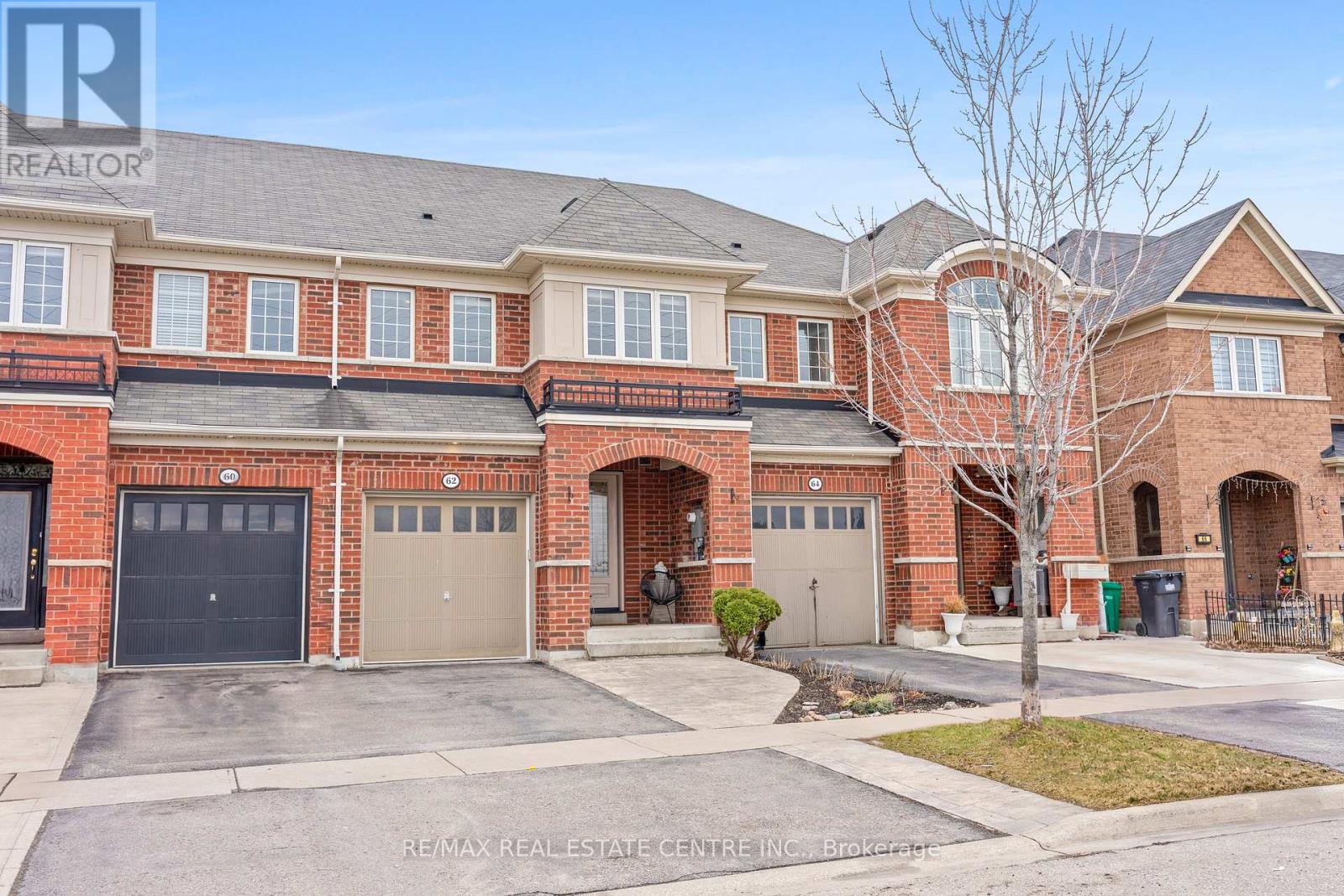 62 Sussexvale Drive, Brampton, Ontario  L6R 0W2 - Photo 2 - W12951536