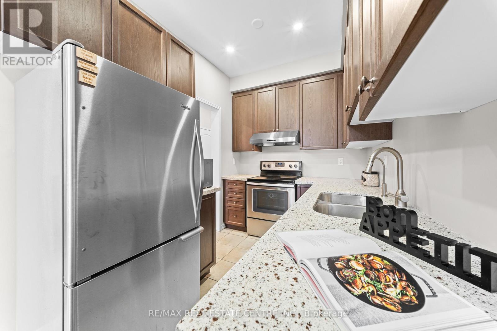 62 Sussexvale Drive, Brampton, Ontario  L6R 0W2 - Photo 20 - W12951536