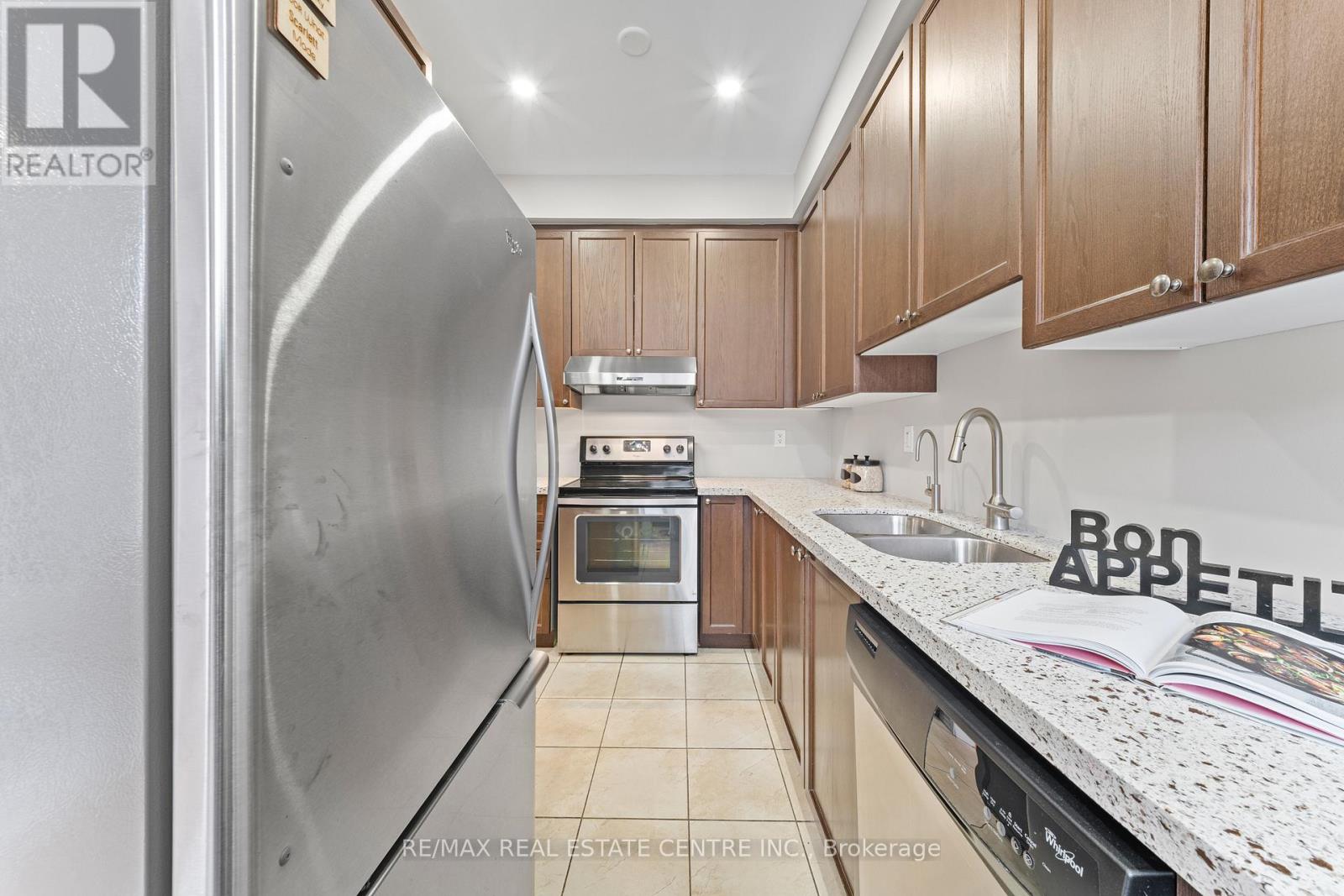 62 Sussexvale Drive, Brampton, Ontario  L6R 0W2 - Photo 21 - W12951536