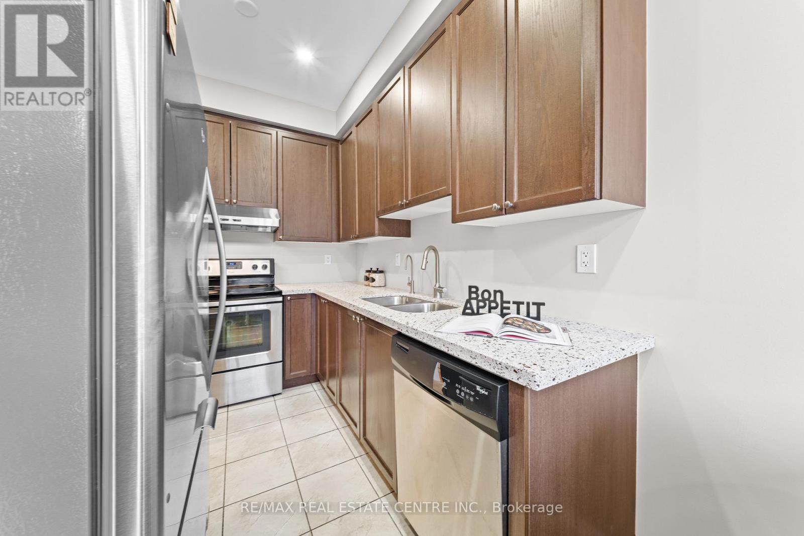 62 Sussexvale Drive, Brampton, Ontario  L6R 0W2 - Photo 22 - W12951536