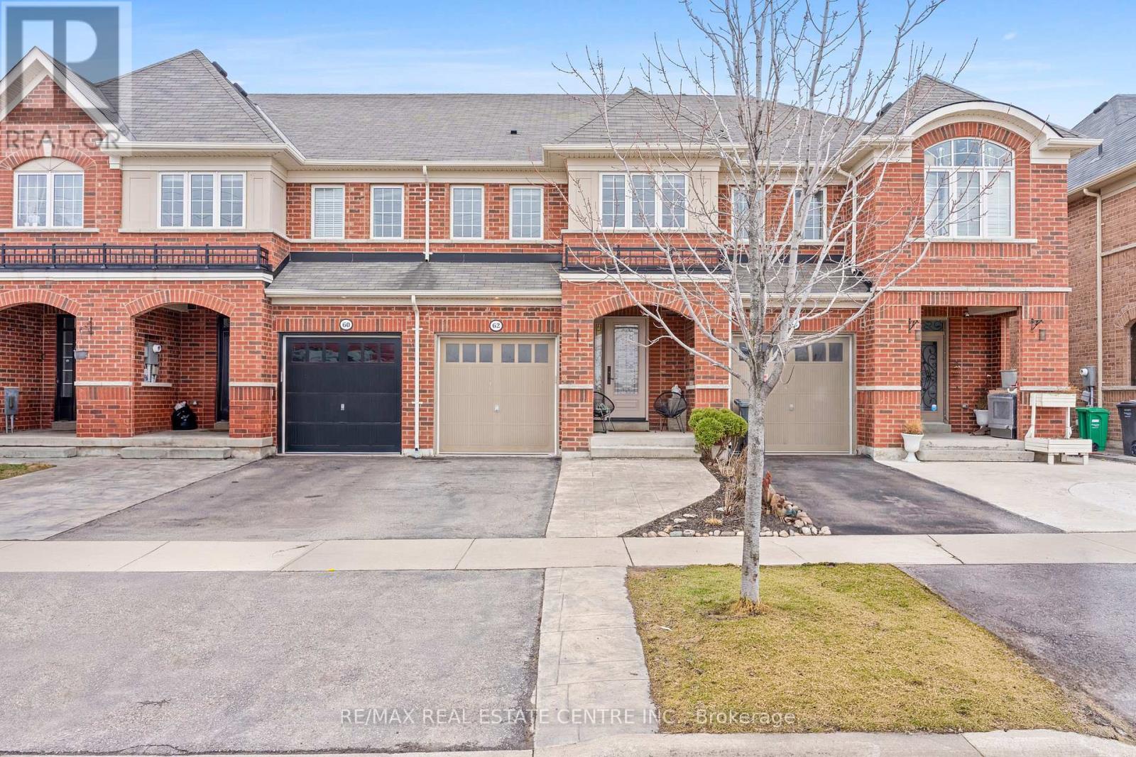 62 Sussexvale Drive, Brampton, Ontario  L6R 0W2 - Photo 3 - W12951536