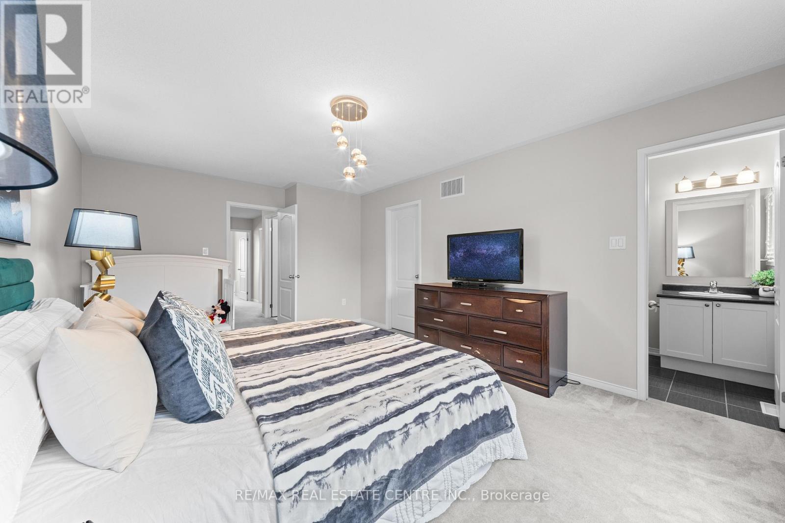 62 Sussexvale Drive, Brampton, Ontario  L6R 0W2 - Photo 33 - W12951536