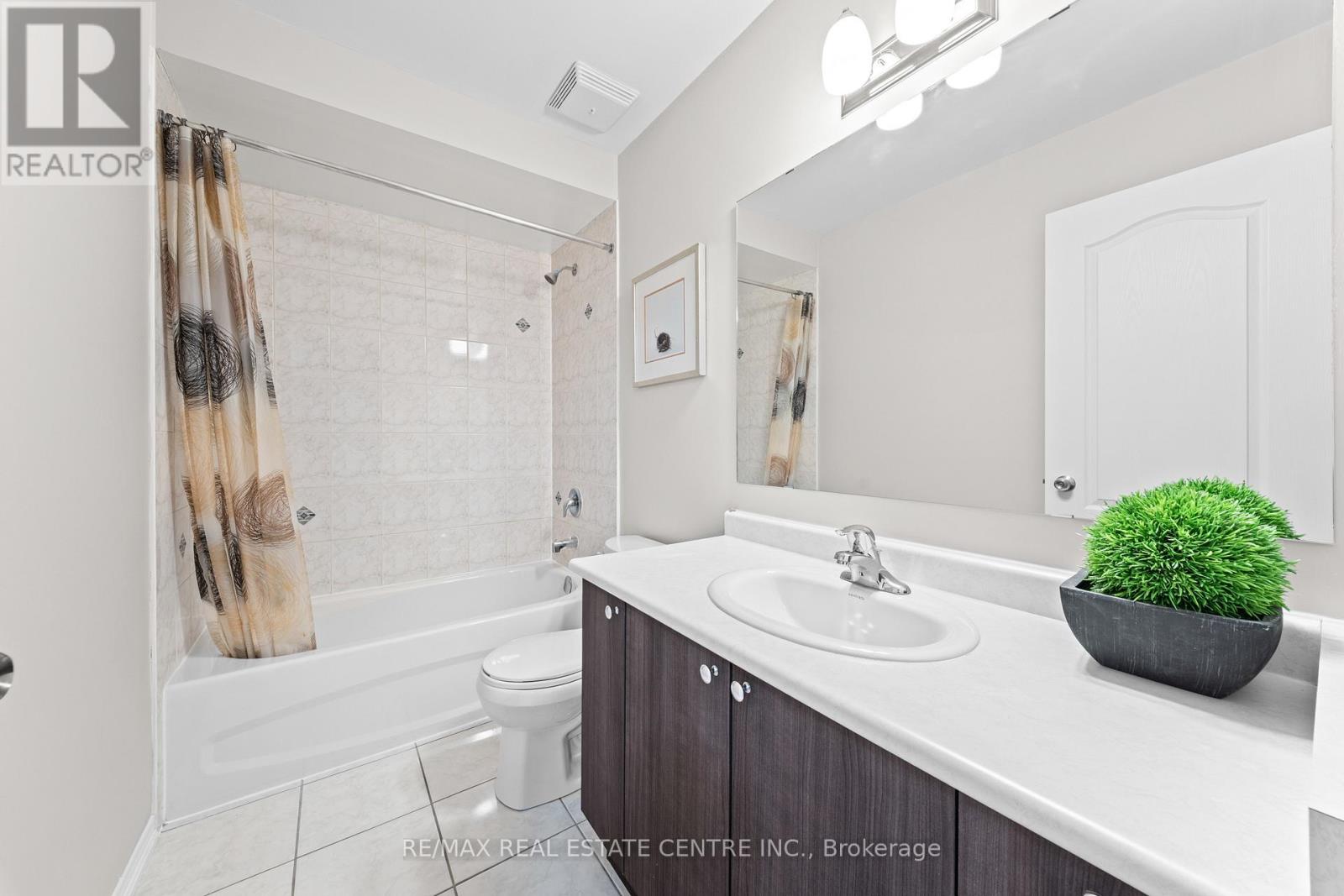 62 Sussexvale Drive, Brampton, Ontario  L6R 0W2 - Photo 38 - W12951536