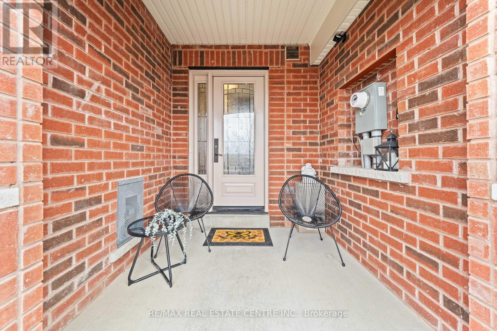 62 Sussexvale Drive, Brampton, Ontario  L6R 0W2 - Photo 4 - W12951536