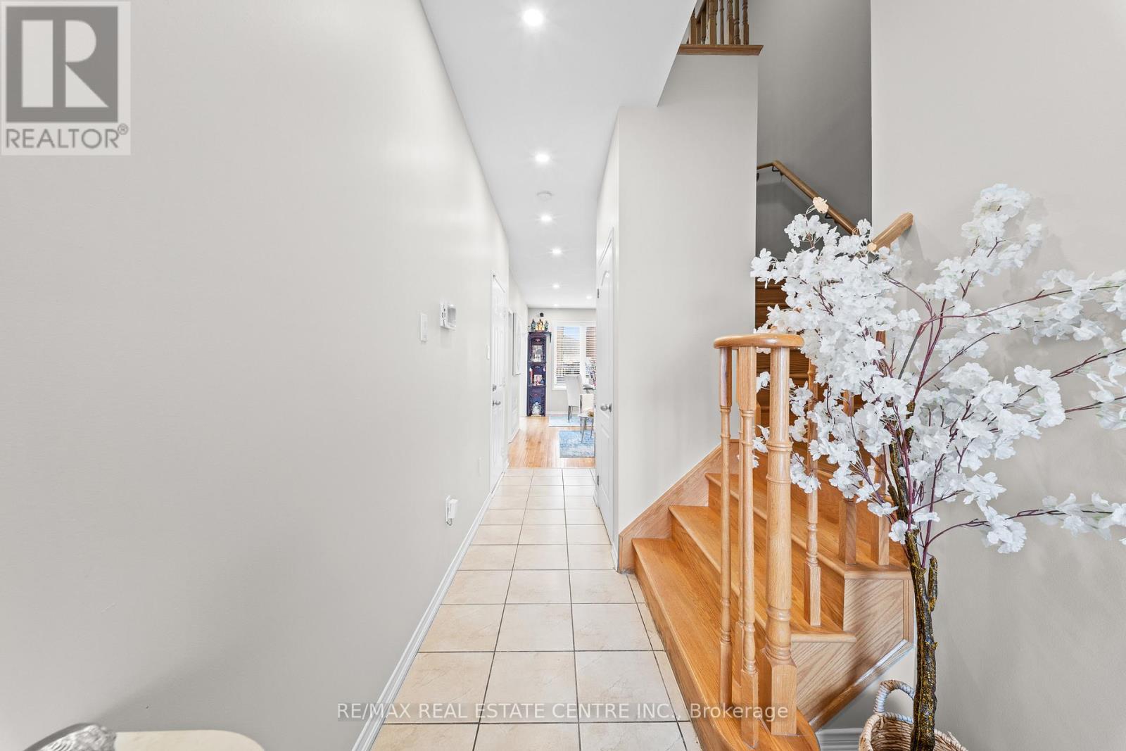 62 Sussexvale Drive, Brampton, Ontario  L6R 0W2 - Photo 6 - W12951536