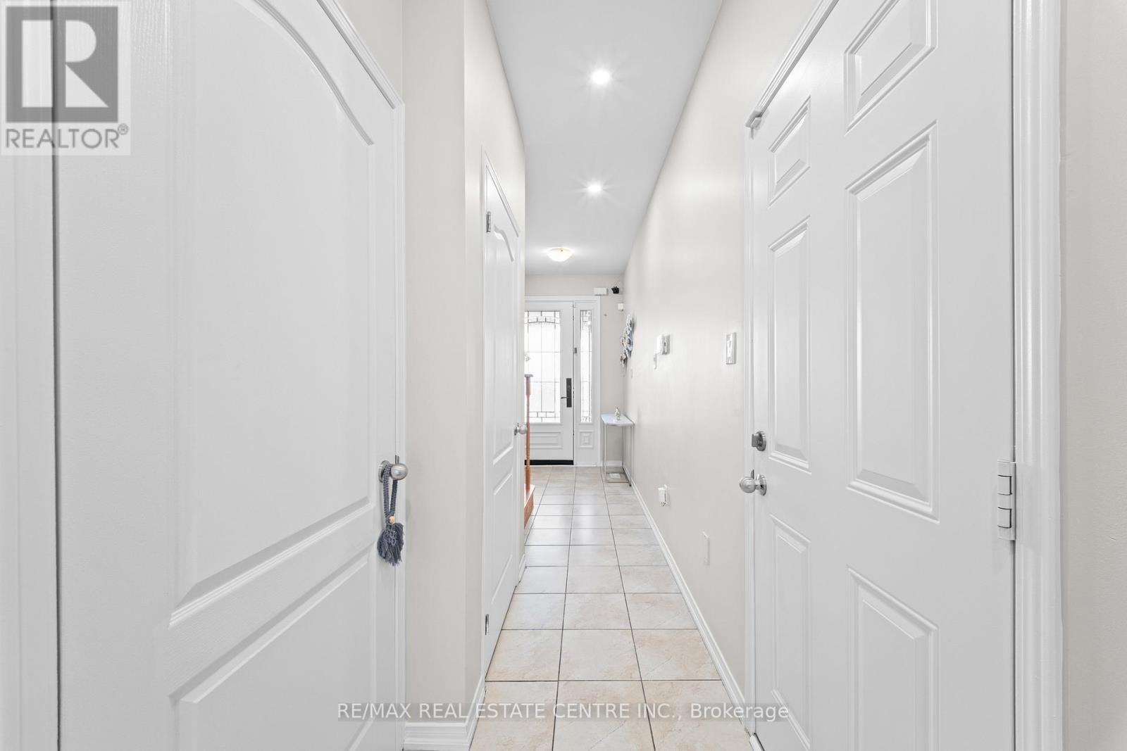 62 Sussexvale Drive, Brampton, Ontario  L6R 0W2 - Photo 7 - W12951536