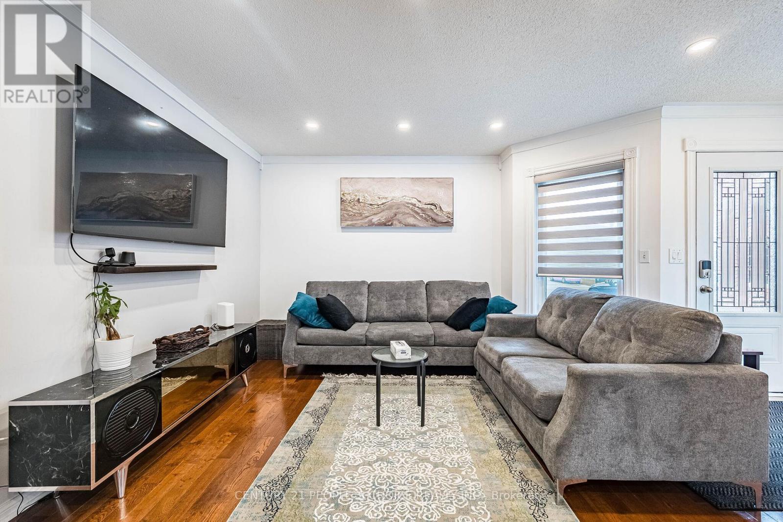 1219 Quest Circle, Mississauga, Ontario  L5N 8B9 - Photo 5 - W12951538