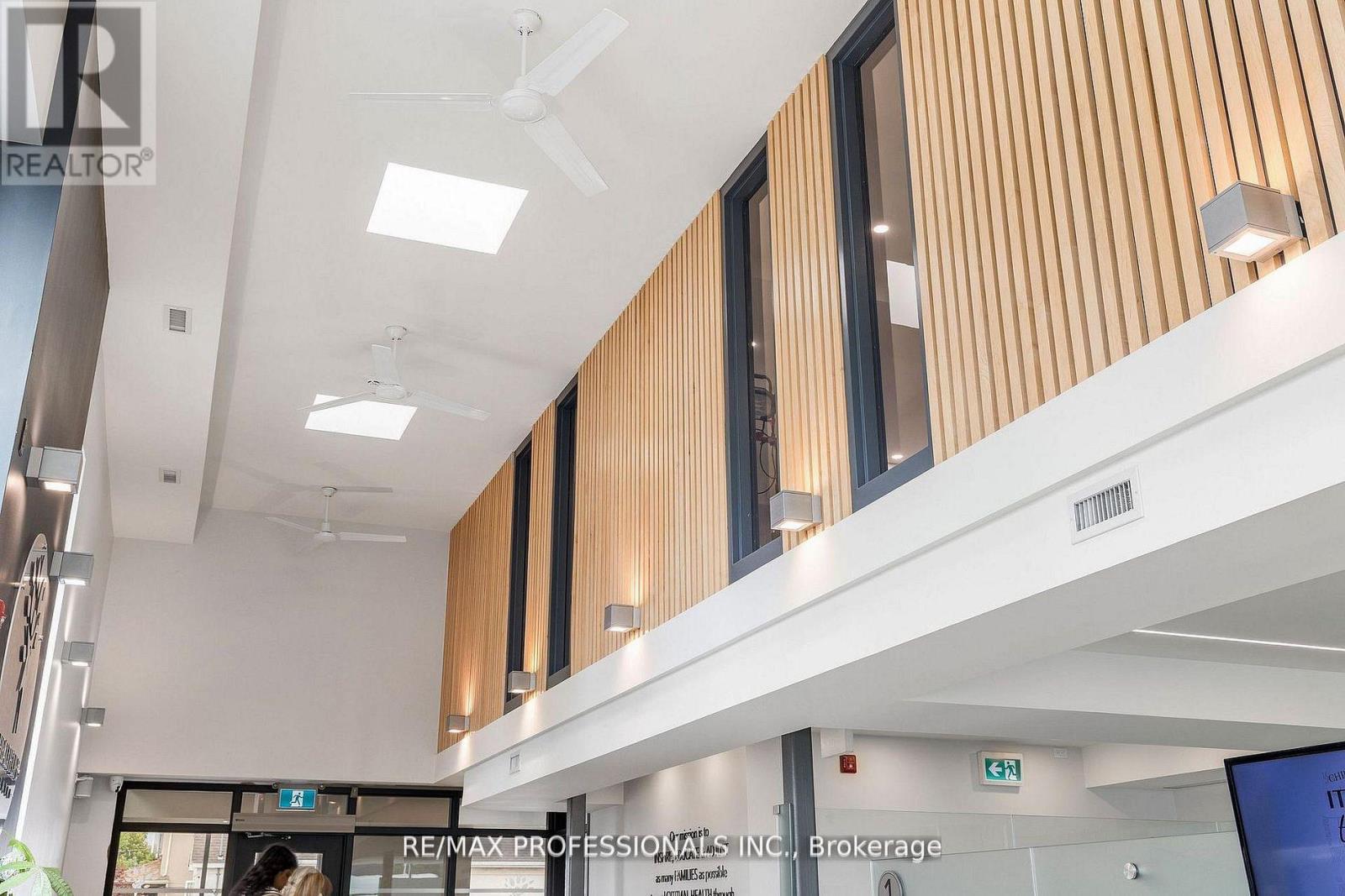 430 Browns Line, Toronto, Ontario  M8W 3T9 - Photo 18 - W12951554