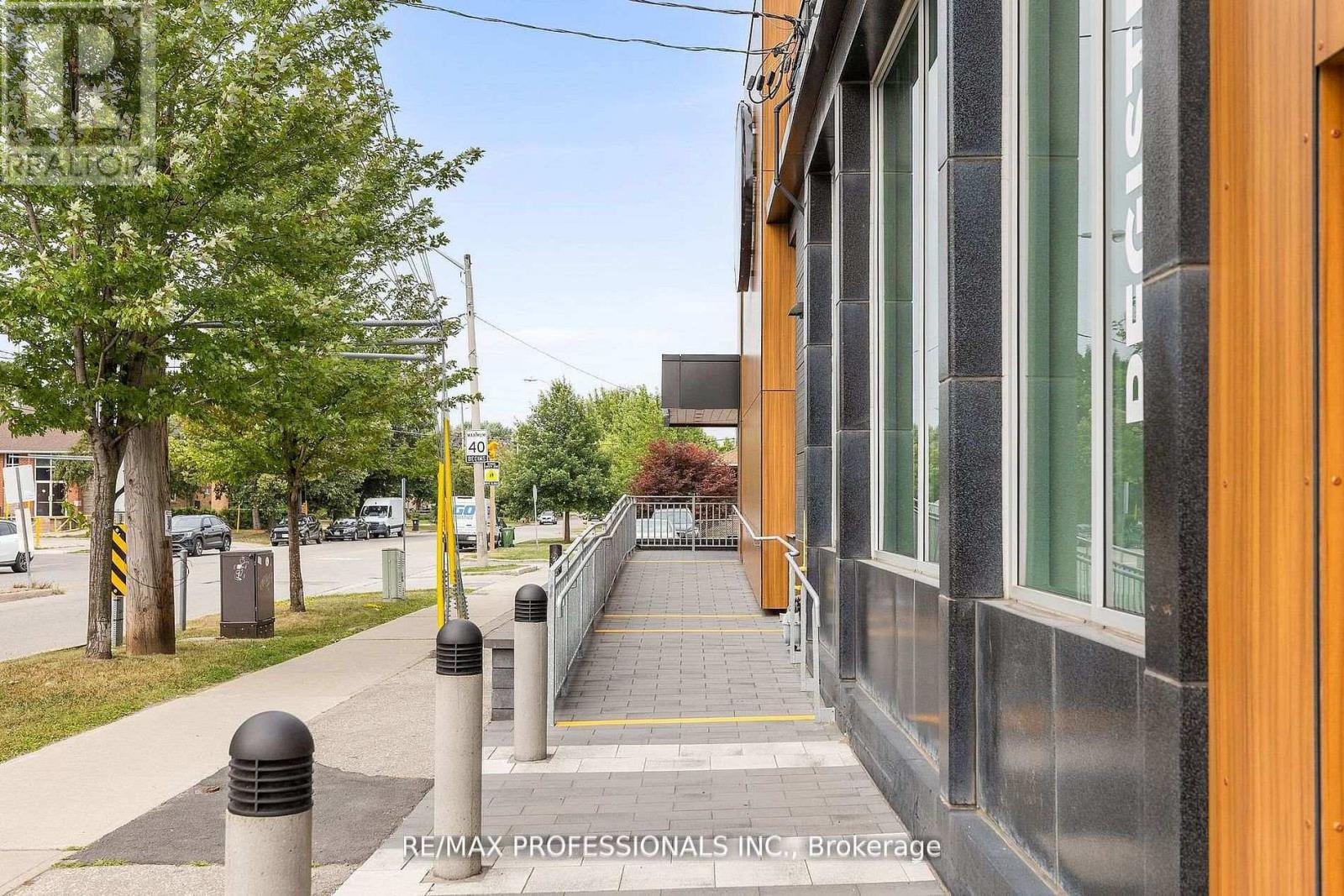 430 Browns Line, Toronto, Ontario  M8W 3T9 - Photo 3 - W12951554