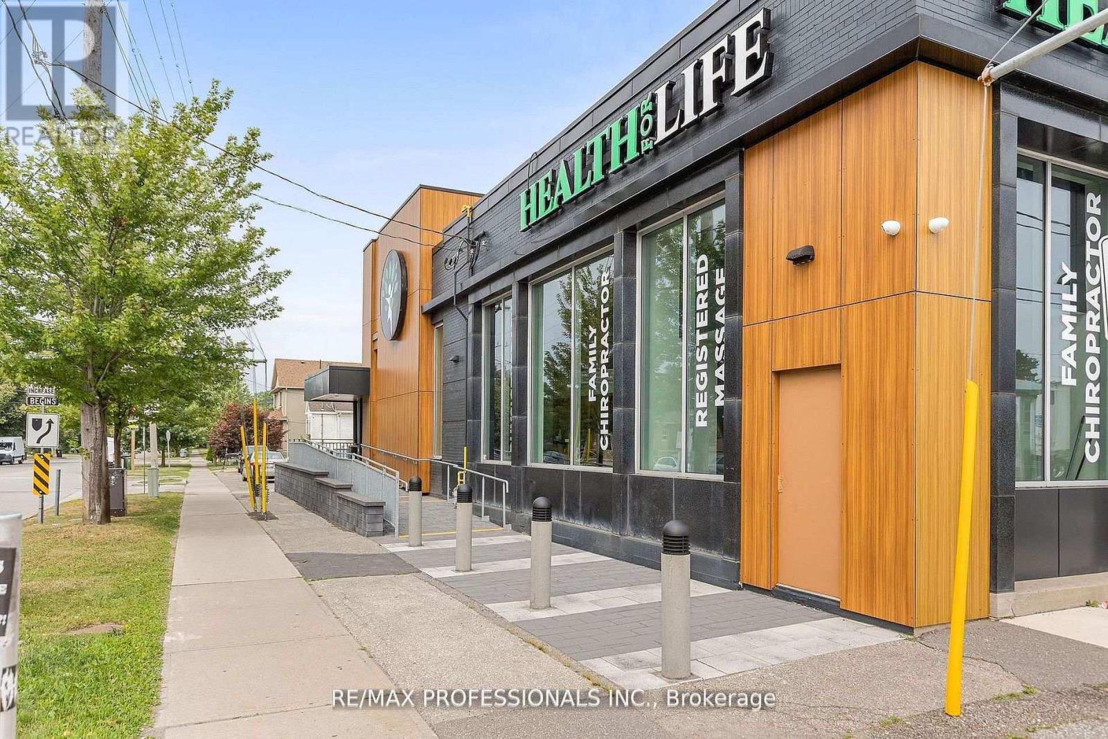 430 Browns Line, Toronto, Ontario  M8W 3T9 - Photo 4 - W12951554