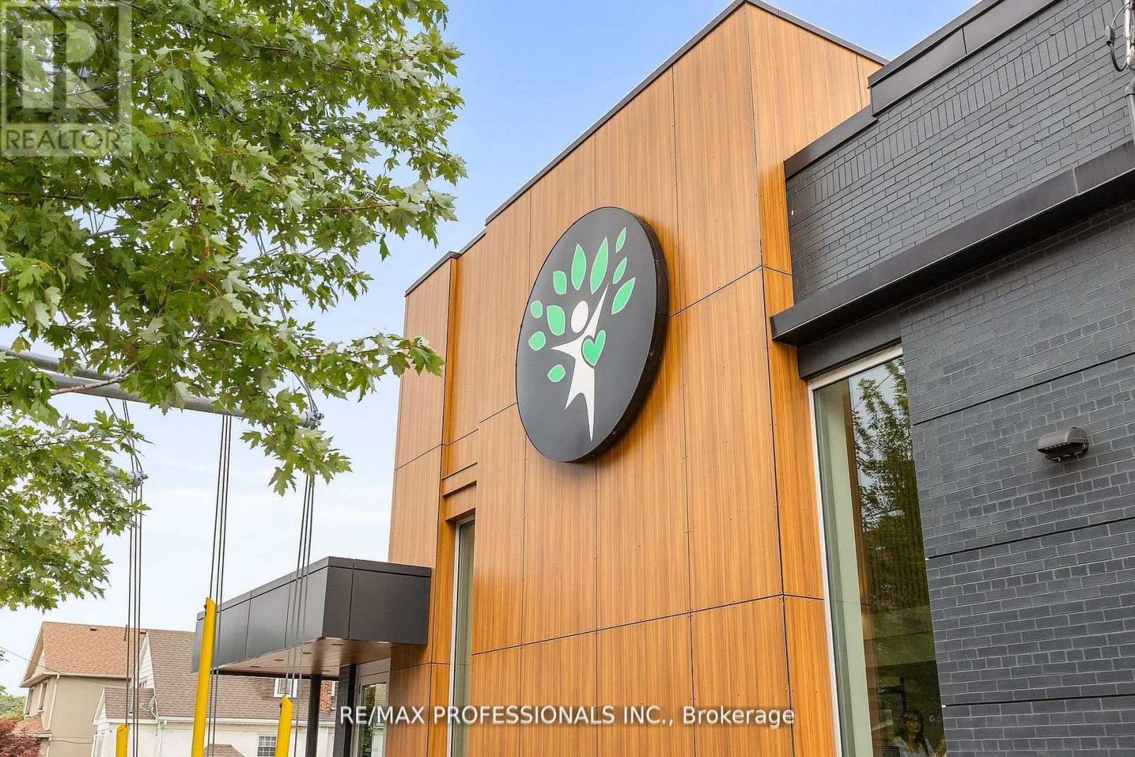 430 Browns Line, Toronto, Ontario  M8W 3T9 - Photo 5 - W12951554