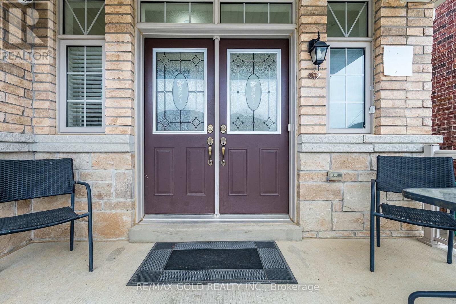 14 Lloyd Crescent, Brampton, Ontario  L7A 4J5 - Photo 2 - W12951574