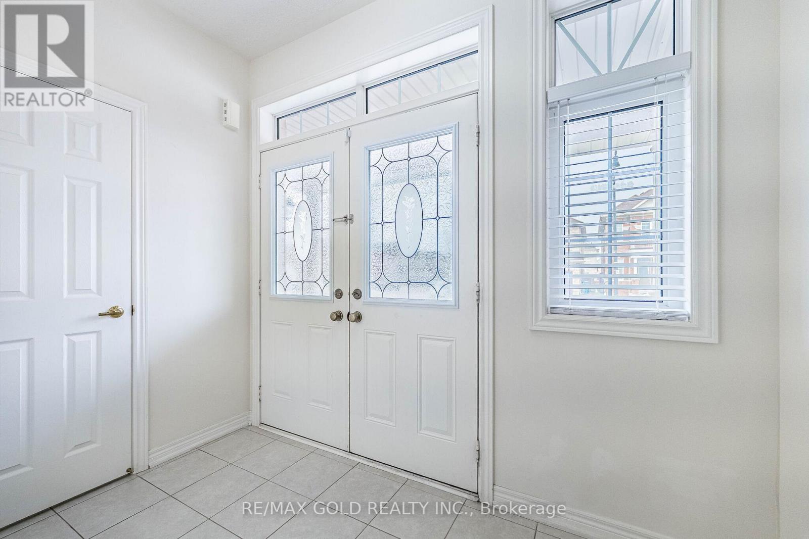 14 Lloyd Crescent, Brampton, Ontario  L7A 4J5 - Photo 3 - W12951574