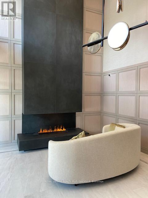 407 - 3285 Carding Mill Trail, Oakville, Ontario  L6M 1S1 - Photo 4 - W12951582