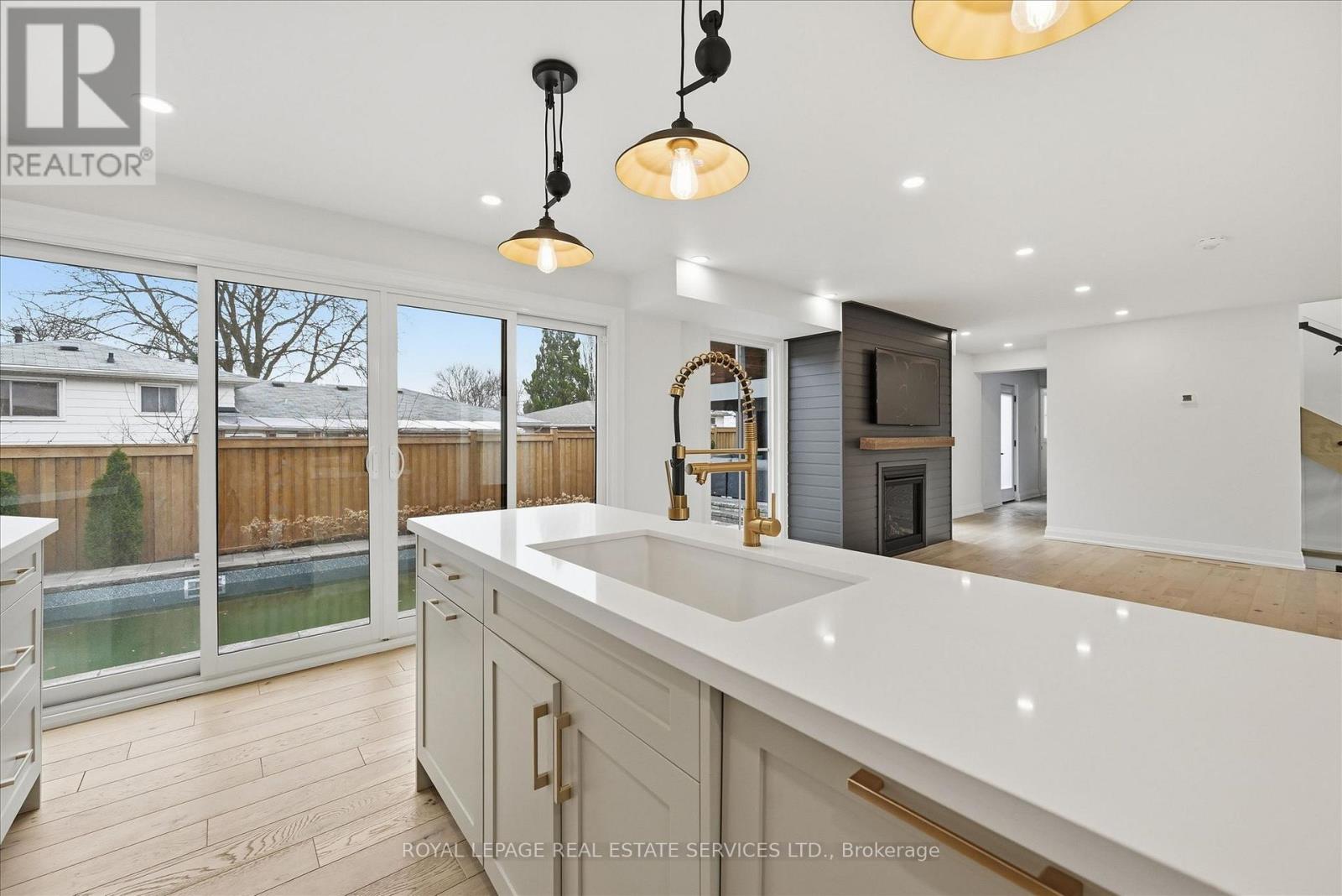 2212 Urwin Crescent, Oakville, Ontario  L6L 2T2 - Photo 14 - W12951654