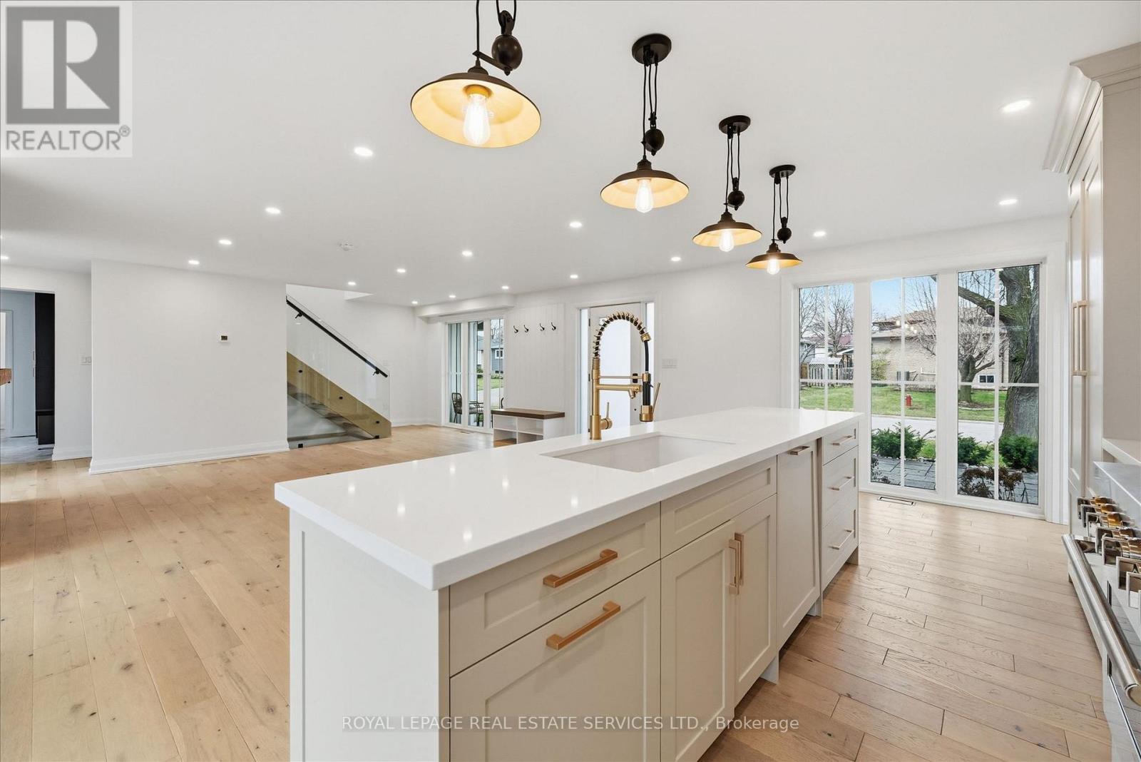 2212 Urwin Crescent, Oakville, Ontario  L6L 2T2 - Photo 16 - W12951654