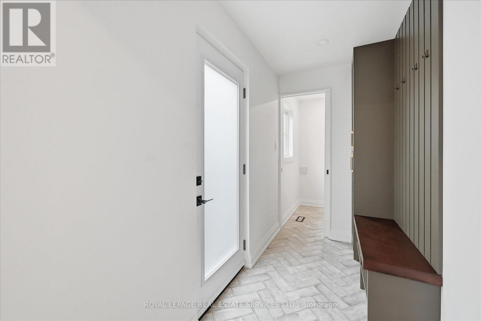 2212 Urwin Crescent, Oakville, Ontario  L6L 2T2 - Photo 17 - W12951654