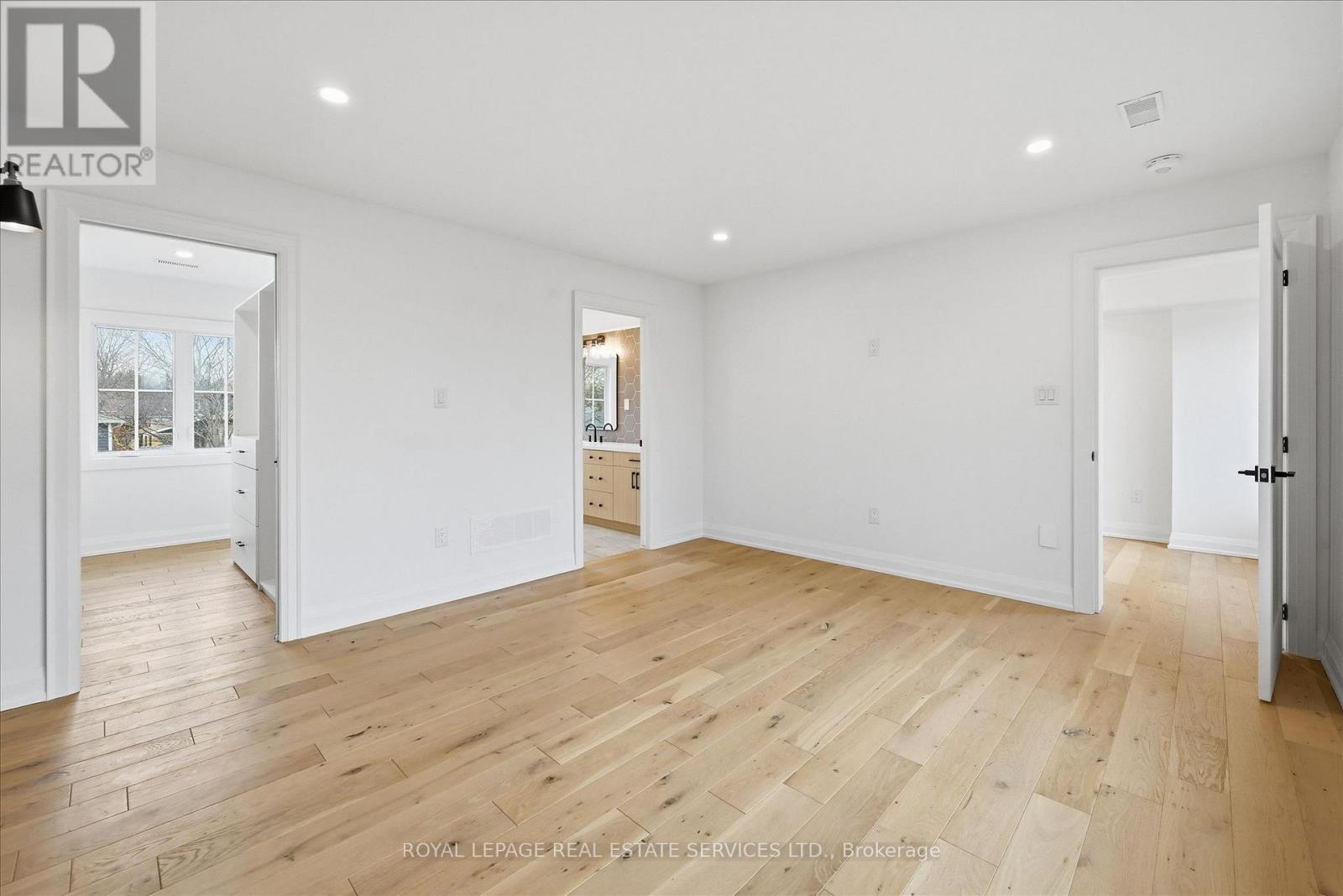 2212 Urwin Crescent, Oakville, Ontario  L6L 2T2 - Photo 21 - W12951654