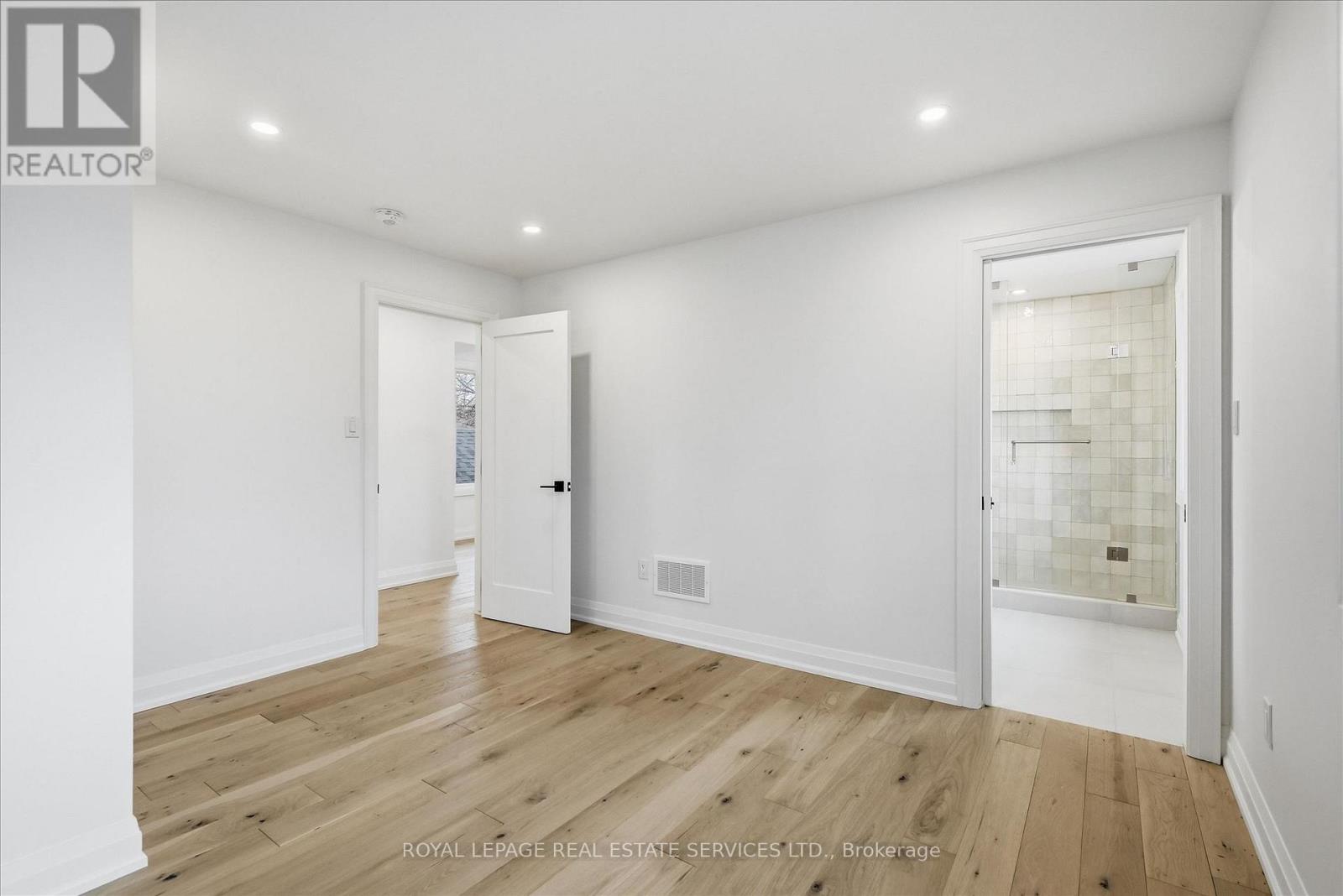 2212 Urwin Crescent, Oakville, Ontario  L6L 2T2 - Photo 28 - W12951654