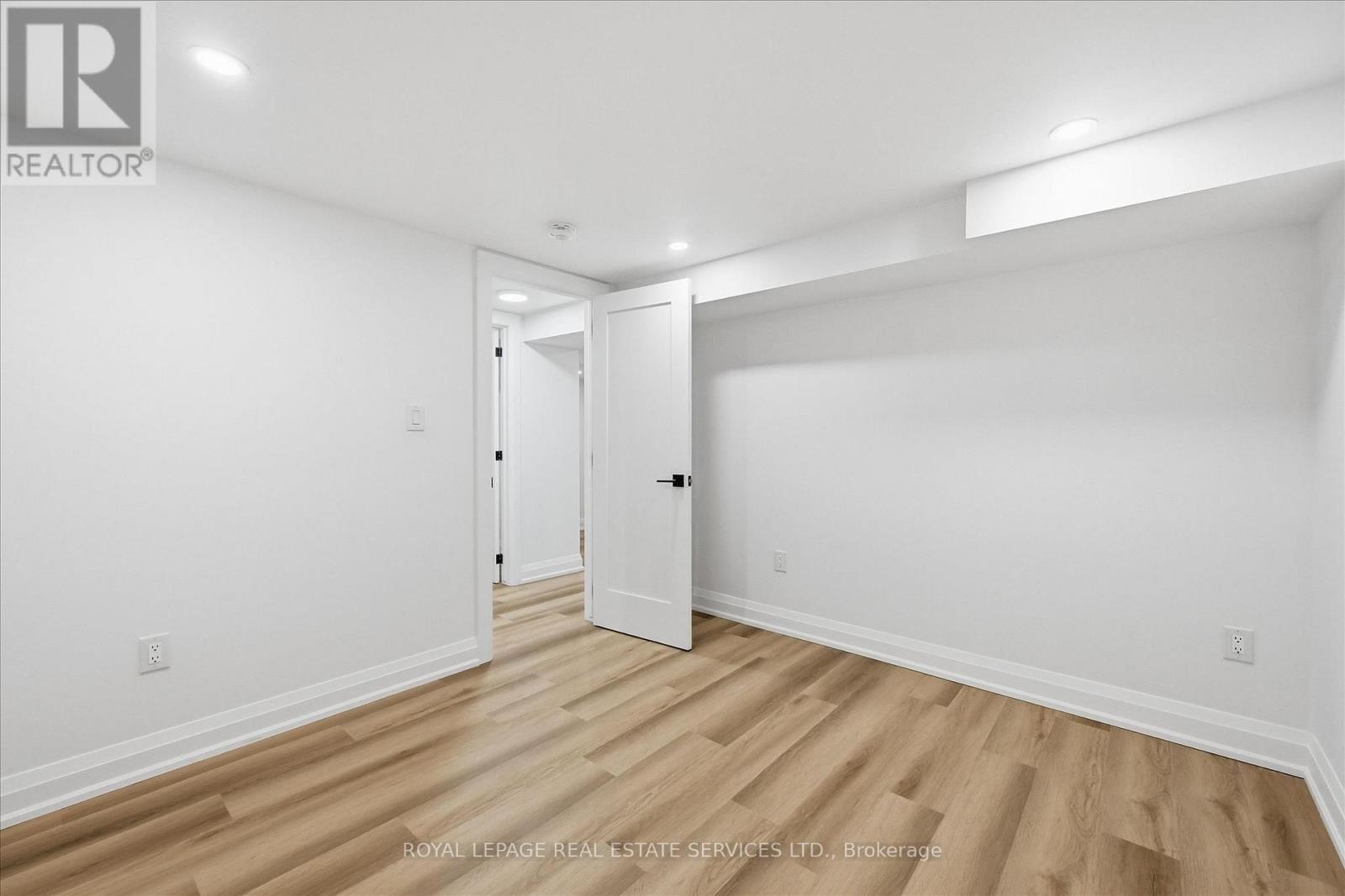 2212 Urwin Crescent, Oakville, Ontario  L6L 2T2 - Photo 43 - W12951654