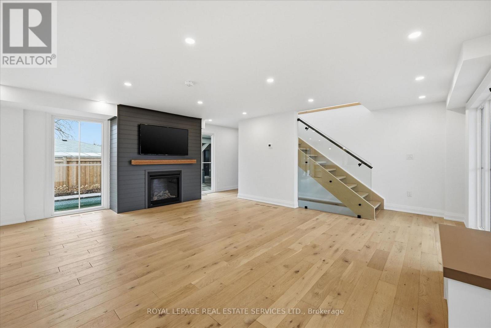 2212 Urwin Crescent, Oakville, Ontario  L6L 2T2 - Photo 8 - W12951654