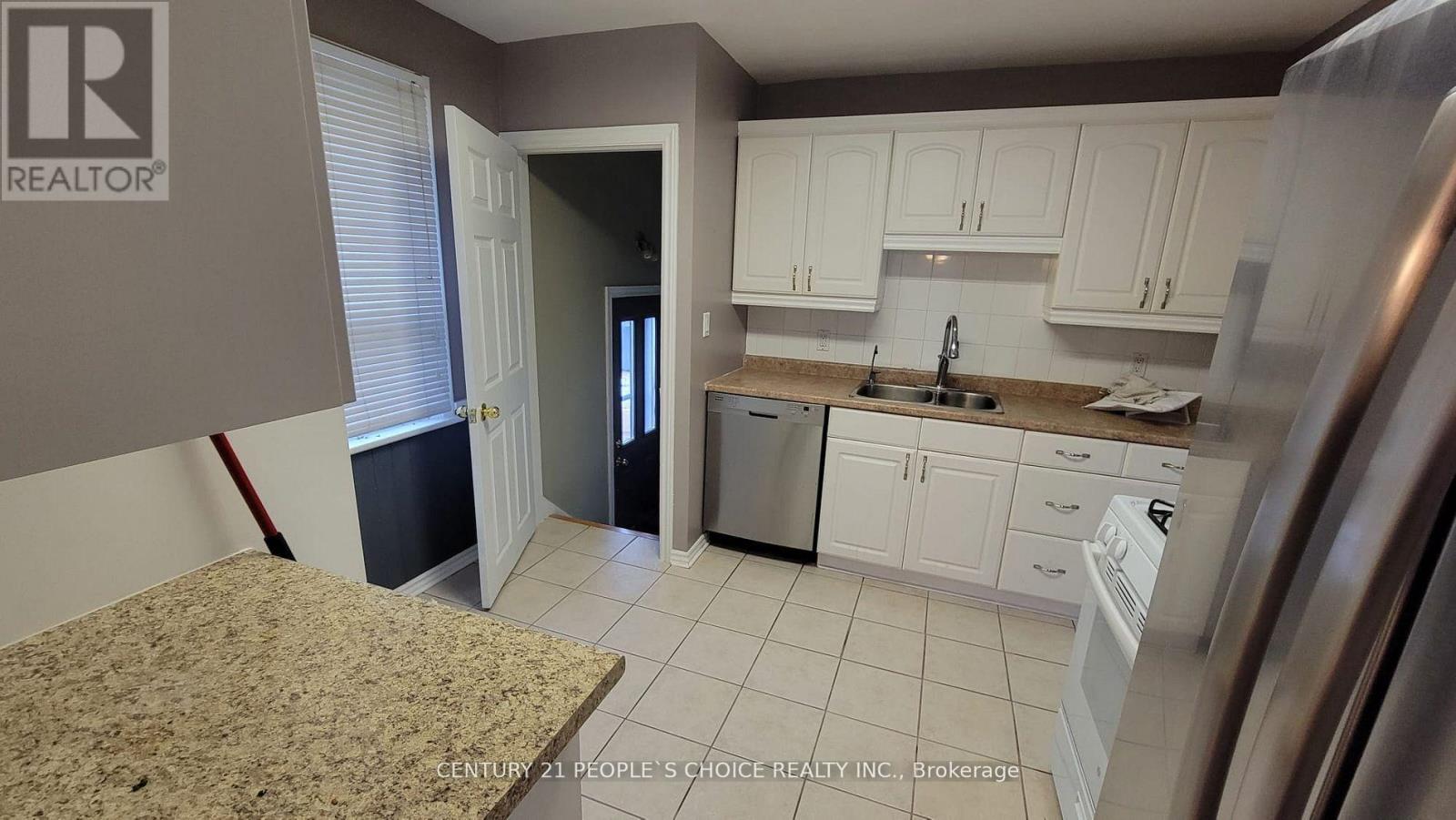 245 Foxbar Road, Burlington, Ontario  L7L 3A2 - Photo 11 - W12951660