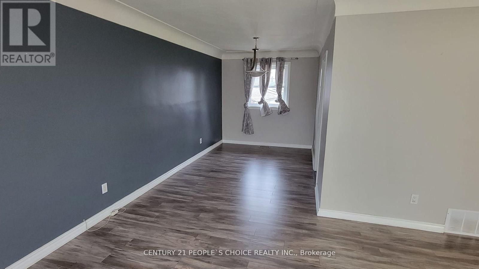 245 Foxbar Road, Burlington, Ontario  L7L 3A2 - Photo 13 - W12951660