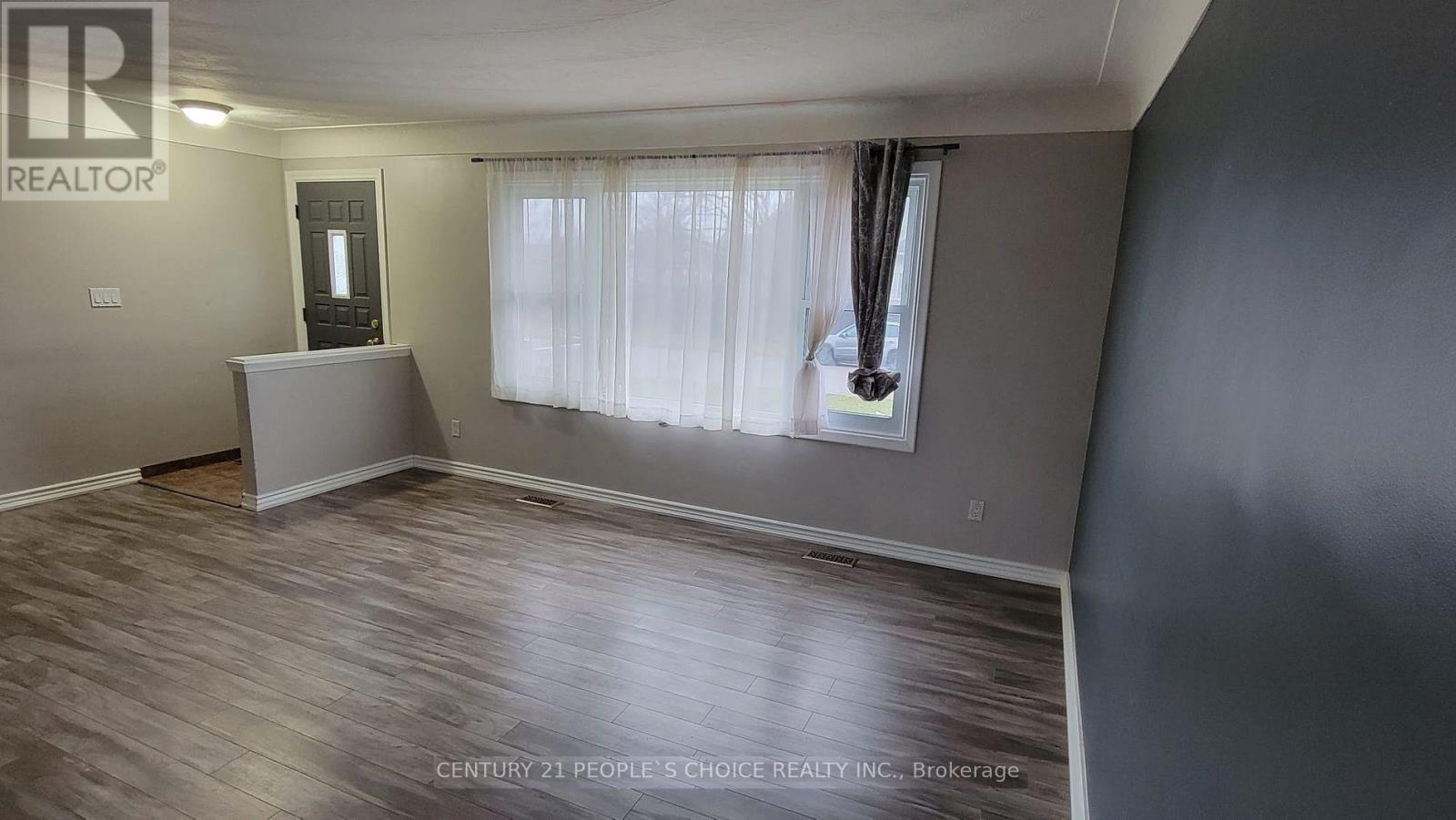 245 Foxbar Road, Burlington, Ontario  L7L 3A2 - Photo 2 - W12951660