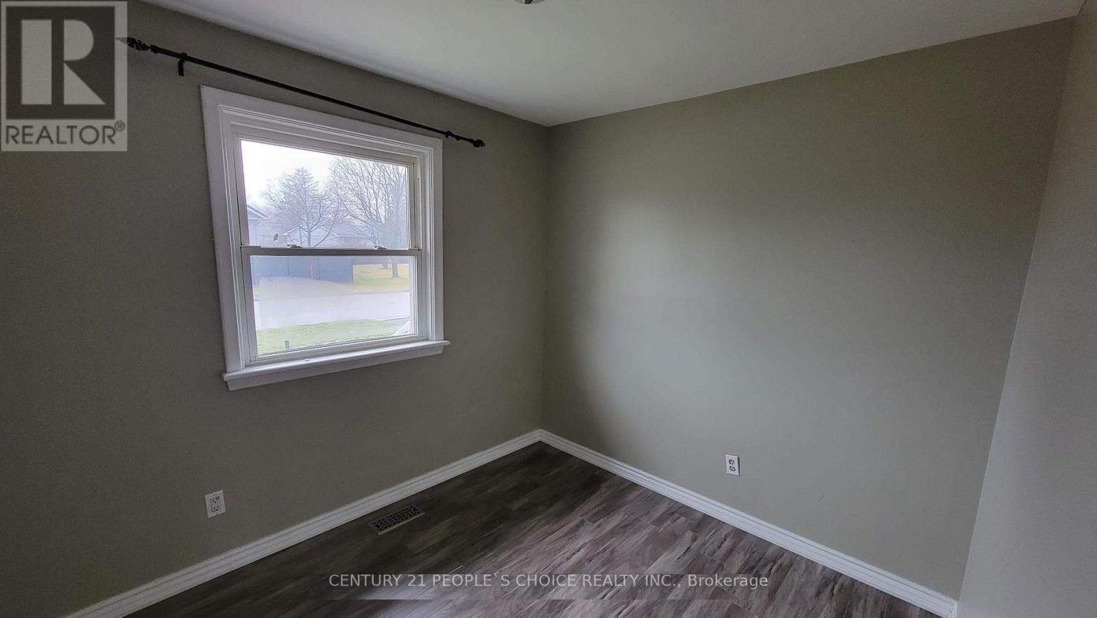 245 Foxbar Road, Burlington, Ontario  L7L 3A2 - Photo 3 - W12951660