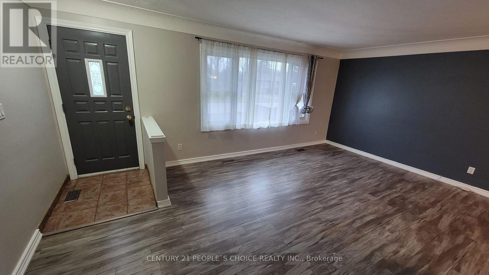 245 Foxbar Road, Burlington, Ontario  L7L 3A2 - Photo 4 - W12951660