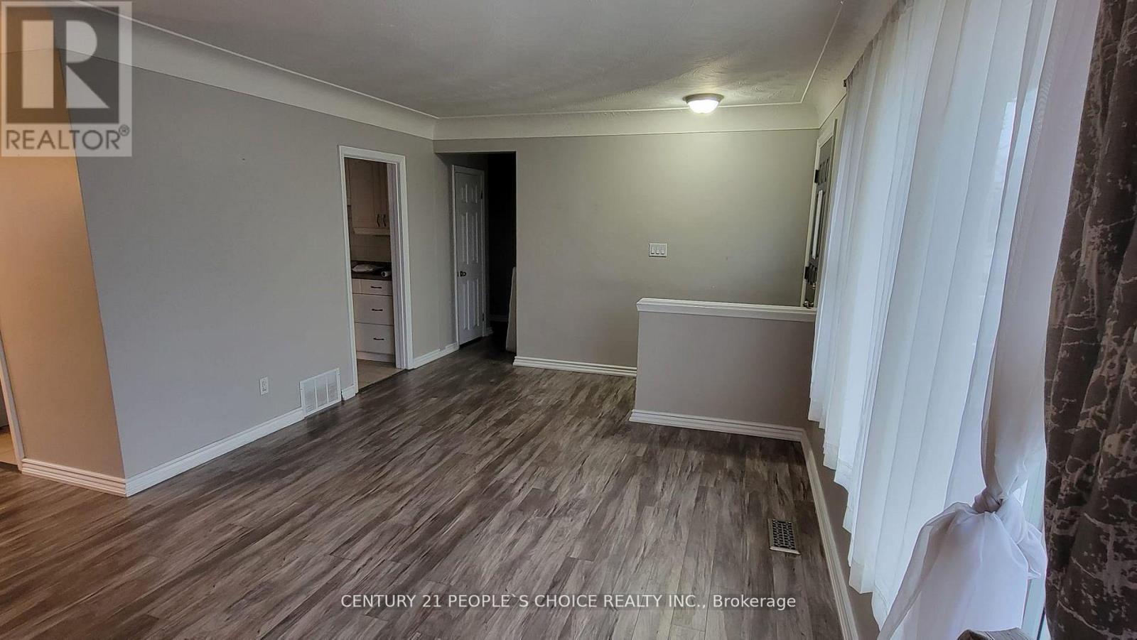 245 Foxbar Road, Burlington, Ontario  L7L 3A2 - Photo 8 - W12951660