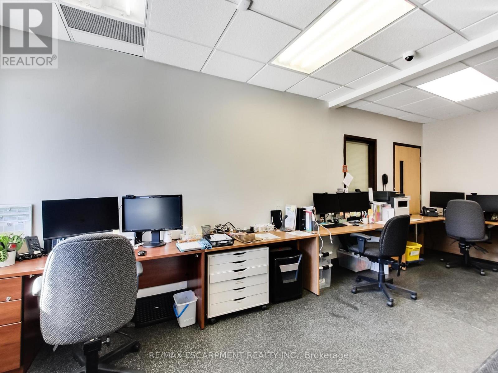 100 - 540 Plains Road E, Burlington, Ontario  L7T 2E3 - Photo 17 - W12951662