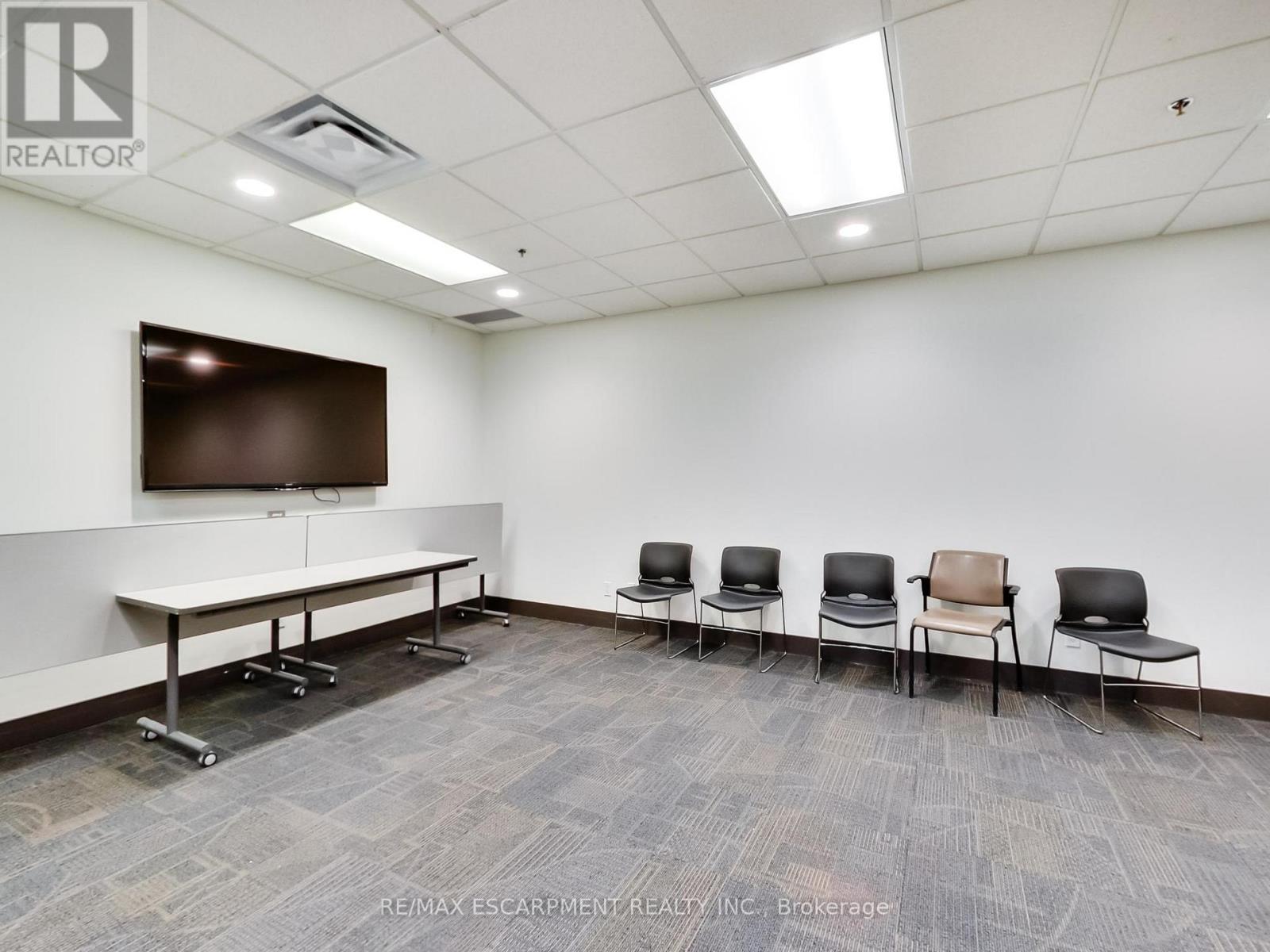 100 - 540 Plains Road E, Burlington, Ontario  L7T 2E3 - Photo 21 - W12951662