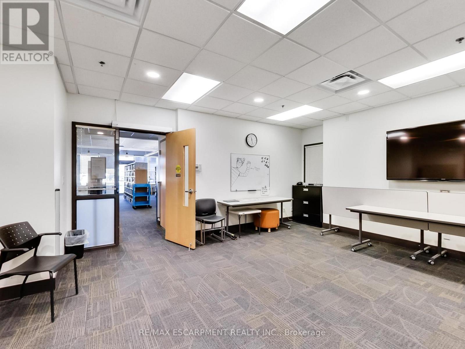 100 - 540 Plains Road E, Burlington, Ontario  L7T 2E3 - Photo 22 - W12951662