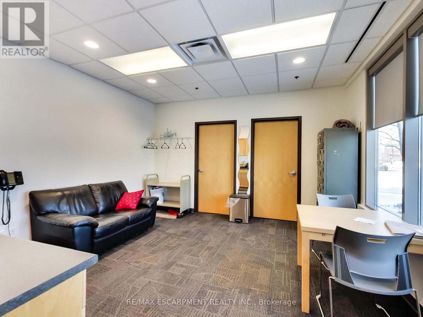 100 - 540 Plains Road E, Burlington, Ontario  L7T 2E3 - Photo 30 - W12951662