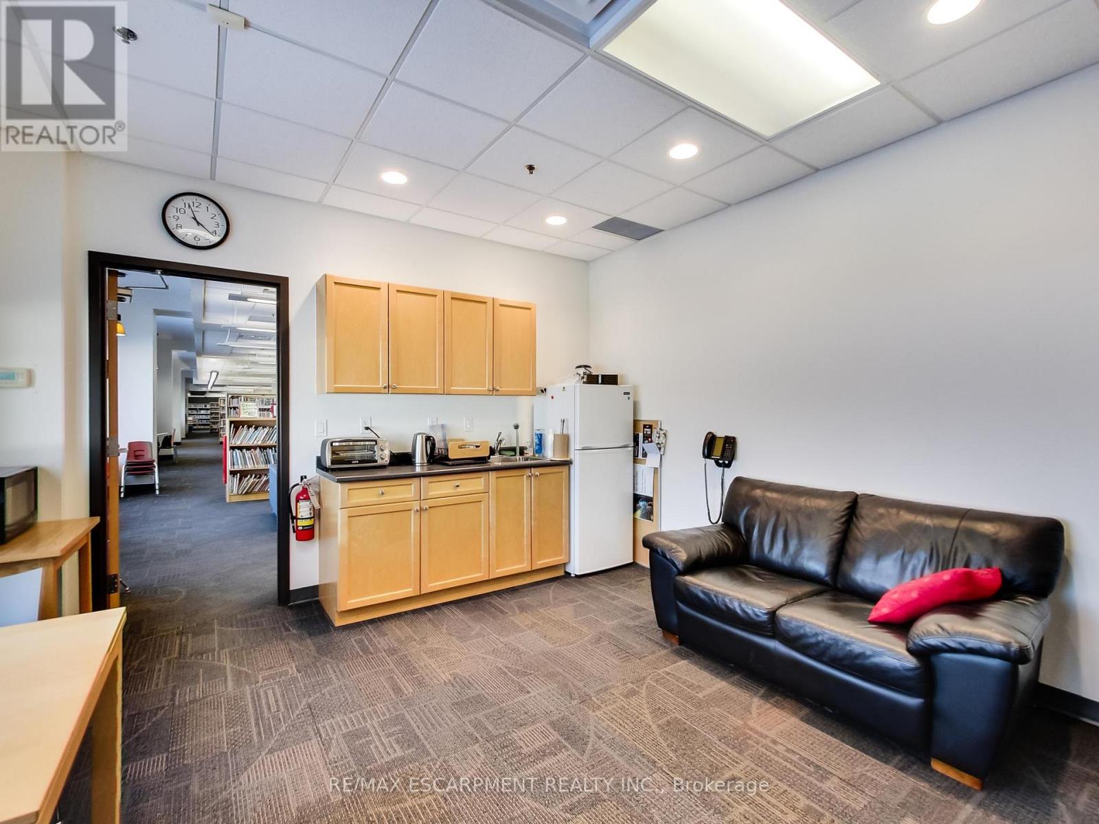 100 - 540 Plains Road E, Burlington, Ontario  L7T 2E3 - Photo 31 - W12951662