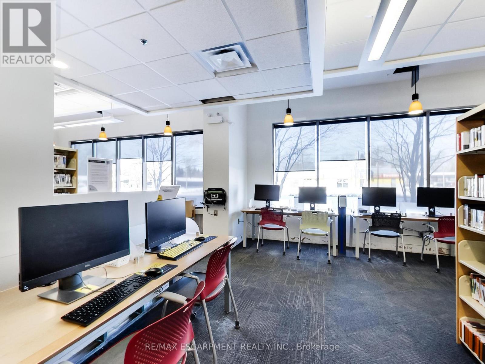 100 - 540 Plains Road E, Burlington, Ontario  L7T 2E3 - Photo 37 - W12951662