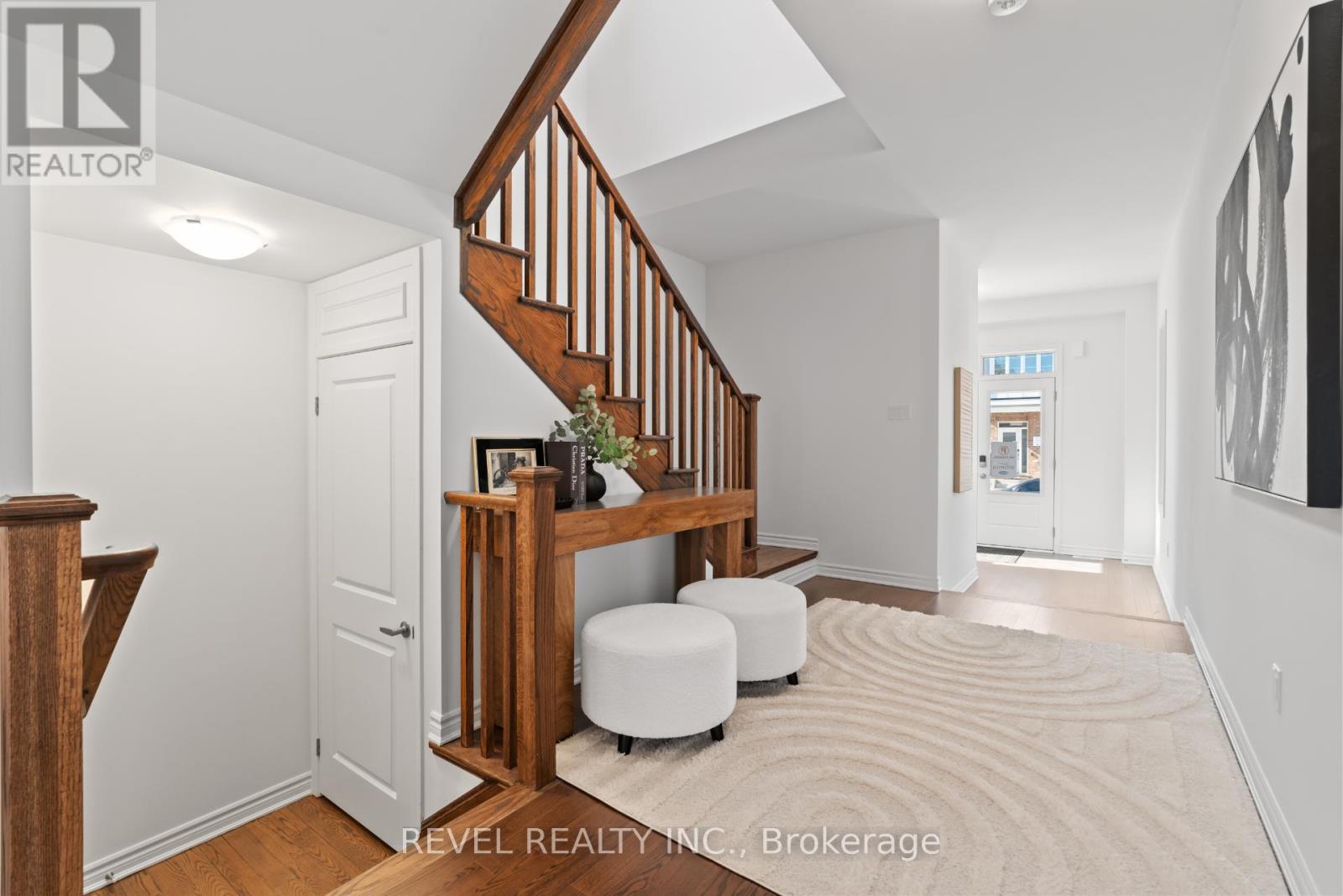 1367 Hearns Place, Milton, Ontario  L9E 2J8 - Photo 4 - W12951704