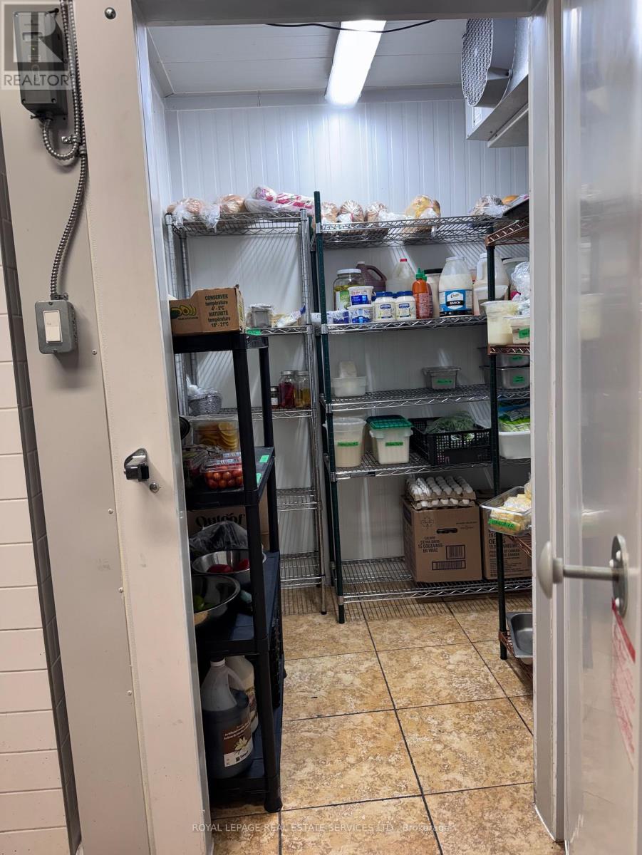 2840 Dundas Street W, Toronto, Ontario  M6P 1Y7 - Photo 10 - W12951706