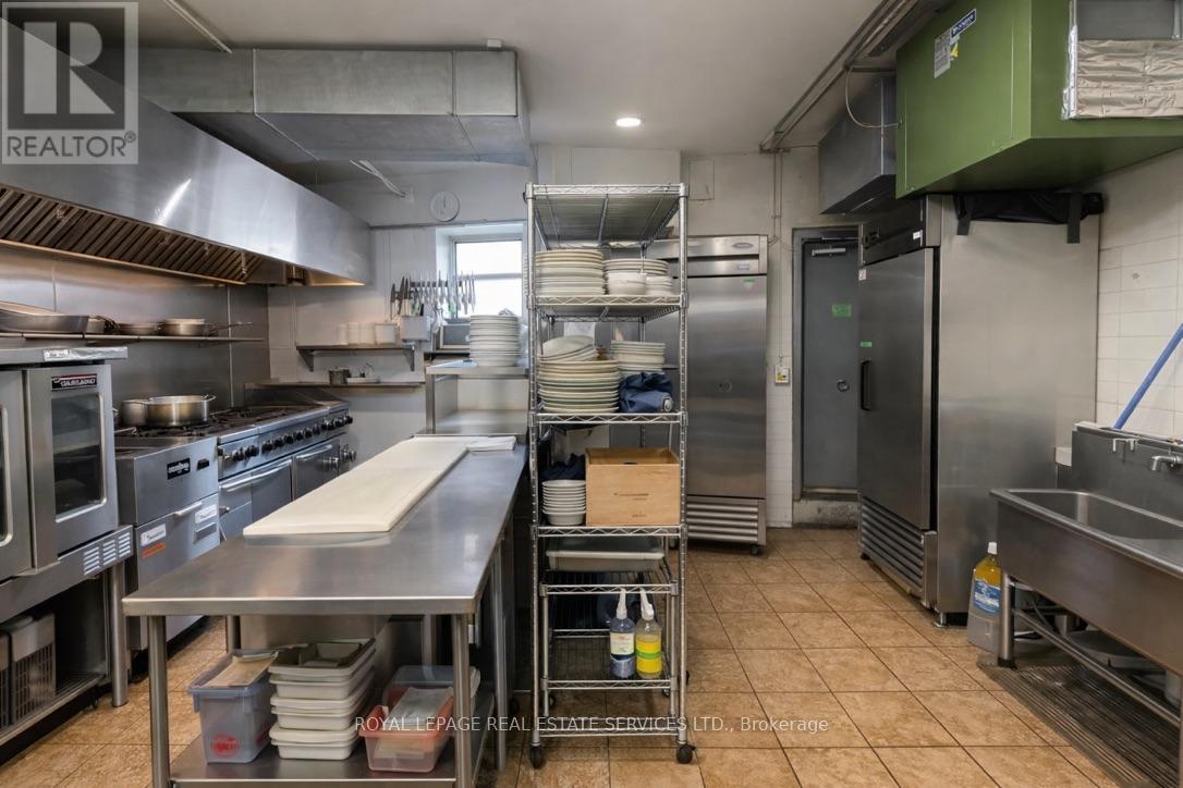 2840 Dundas Street W, Toronto, Ontario  M6P 1Y7 - Photo 8 - W12951706