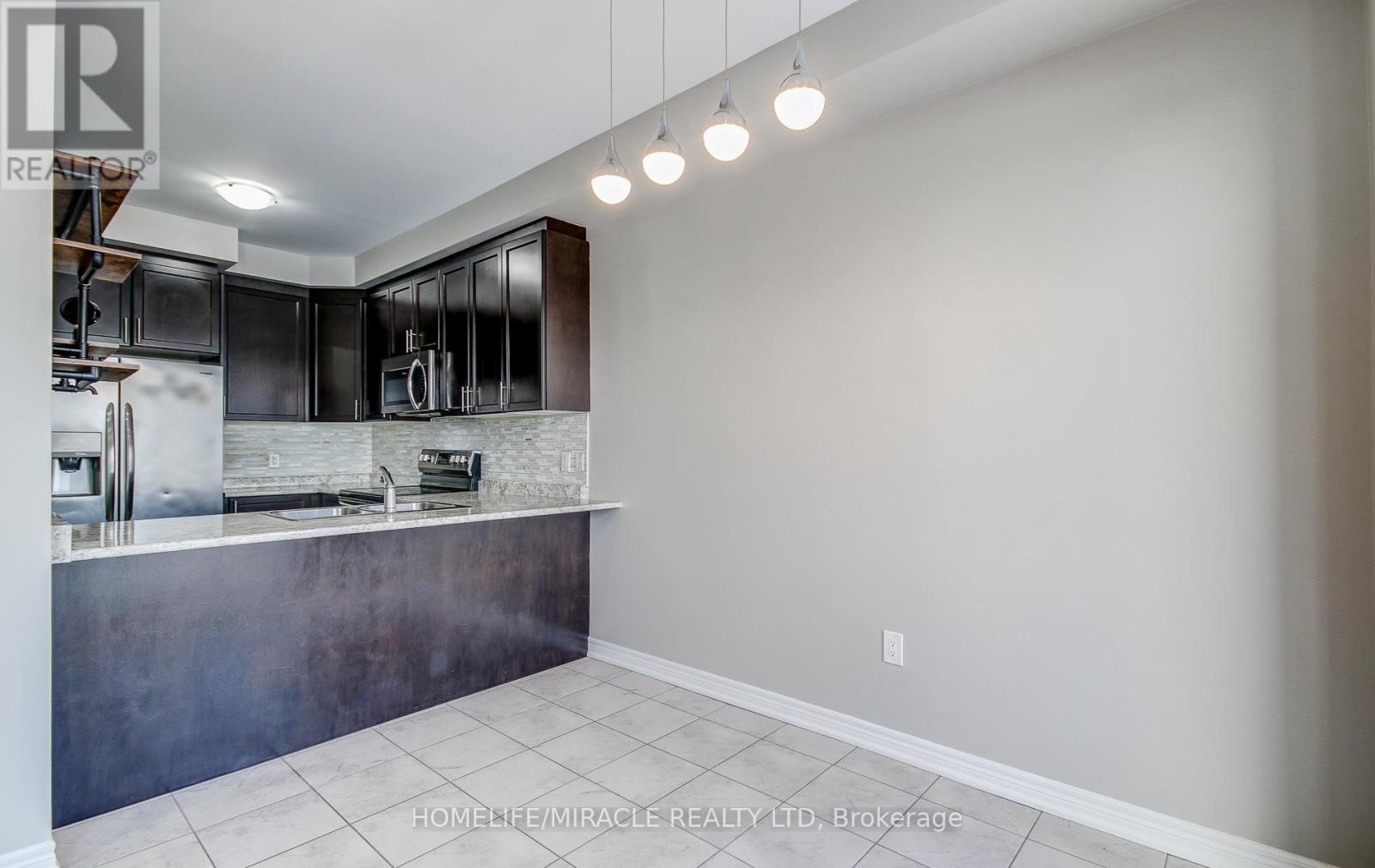 30 Davenfield Circle, Brampton, Ontario  L6P 4M2 - Photo 19 - W12951708