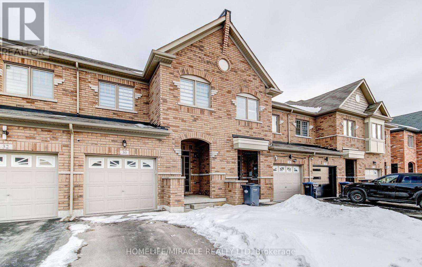 30 Davenfield Circle, Brampton, Ontario  L6P 4M2 - Photo 2 - W12951708