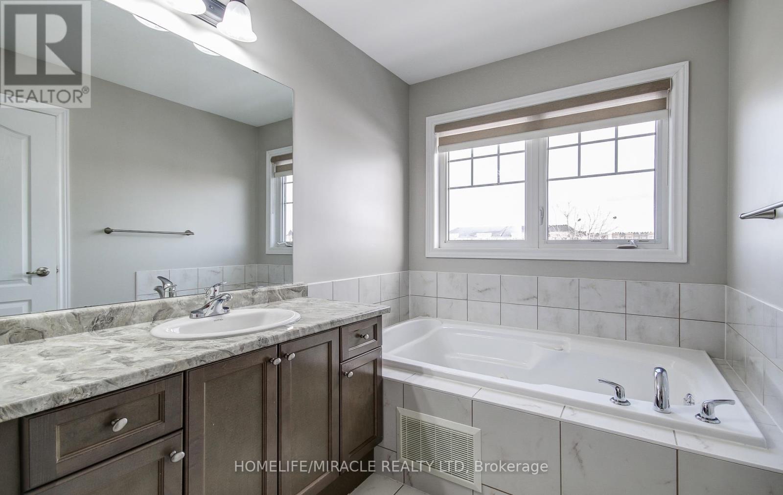 30 Davenfield Circle, Brampton, Ontario  L6P 4M2 - Photo 31 - W12951708