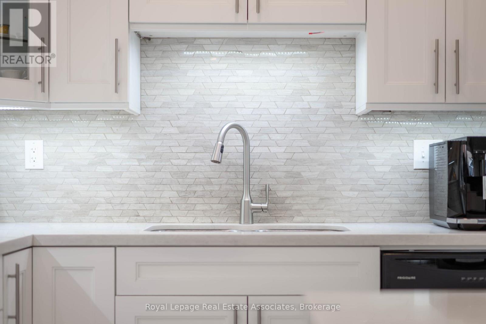 3867 Stardust Drive, Mississauga, Ontario  L5M 7Z9 - Photo 16 - W12951748