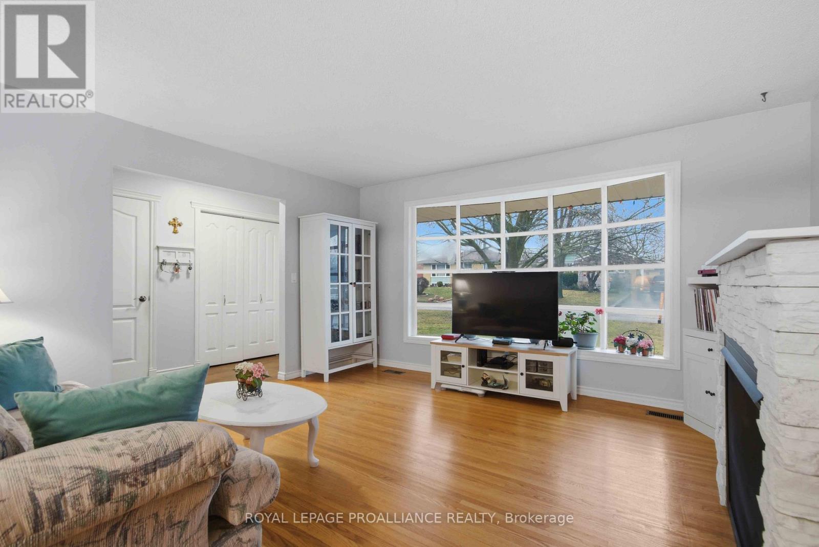 36 Shoniker Avenue, Quinte West, Ontario  K8V 2B5 - Photo 7 - X12951794