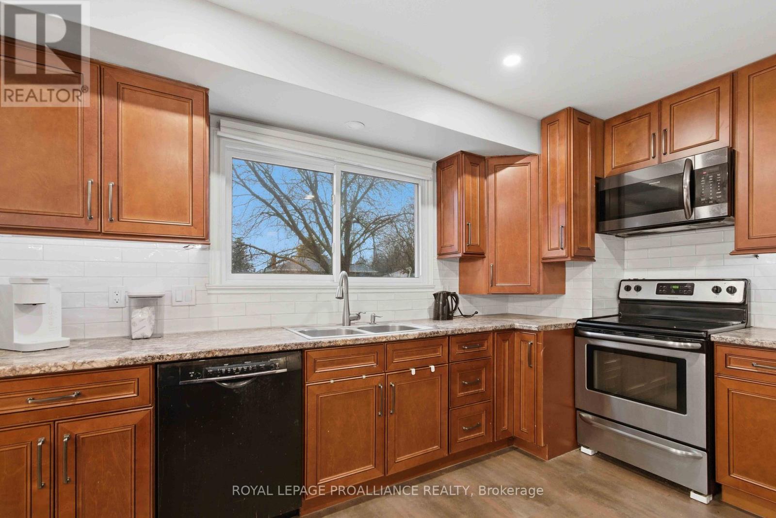 36 Shoniker Avenue, Quinte West, Ontario  K8V 2B5 - Photo 9 - X12951794