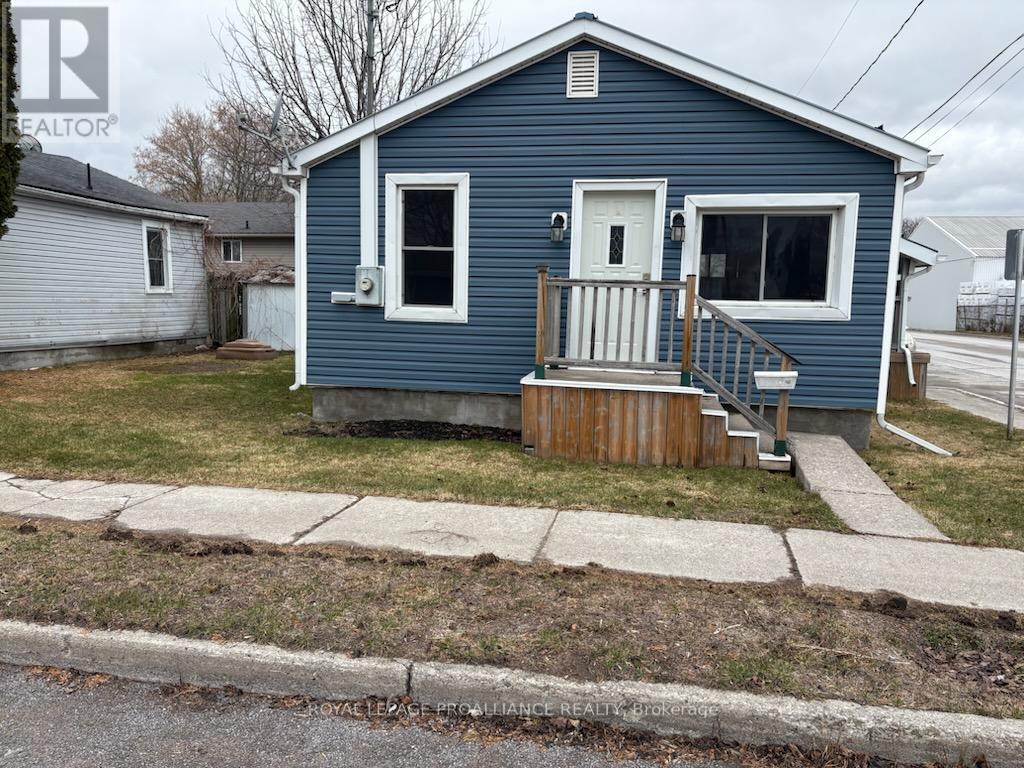 48 Bentinck Street W, Quinte West, Ontario  K8V 4E3 - Photo 1 - X12951904
